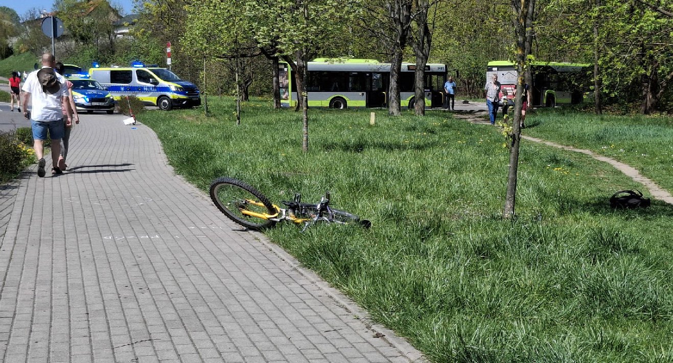Pijany 43-latek na rowerze staranował seniora na osiedlu Mazurskim w Olsztynie