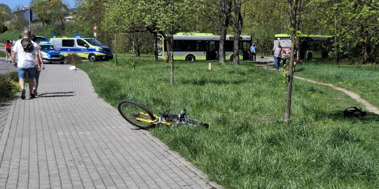 Pijany 43-latek na rowerze staranował seniora na osiedlu Mazurskim w Olsztynie