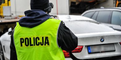 Artykuł: Olsztynek. 23-latek w BMW "spłoszył się" na widok policji i zaczął się pościg