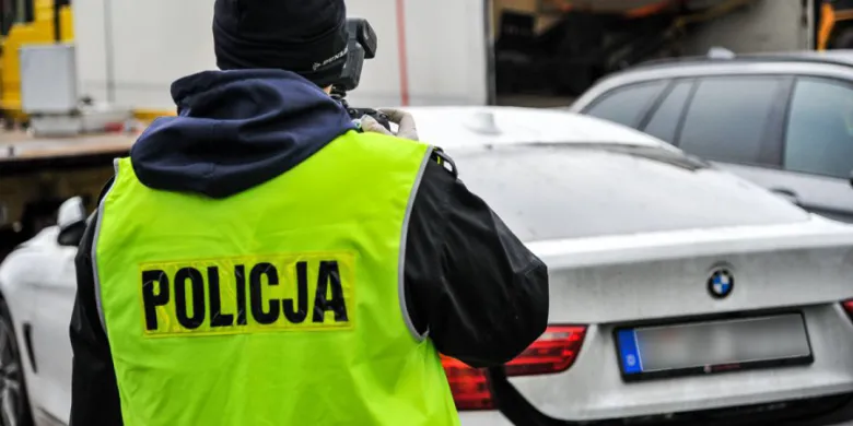 Olsztynek. 23-latek w BMW "spłoszył się" na widok policji i zaczął się pościg