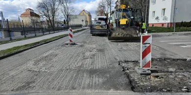 Zrywanie asfaltu w centrum Olsztyna. Będzie pięknie. Ale najpierw trochę poboli
