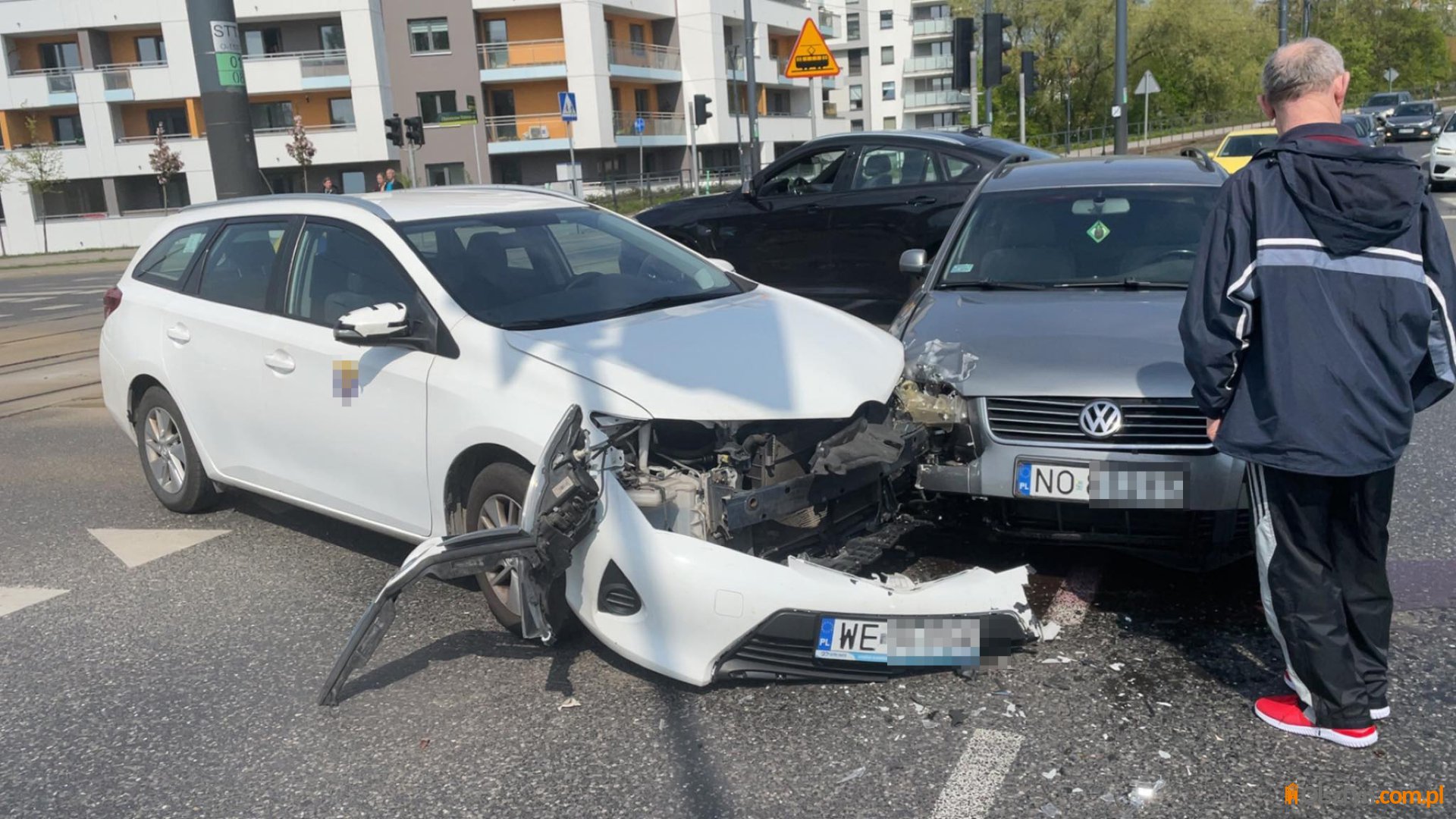 Kolizja na ruchliwym skrzyżowaniu. Sprawcą 73-latek [ZDJĘCIA]