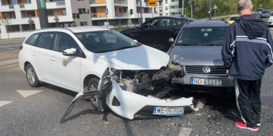 Artykuł: Kolizja na ruchliwym skrzyżowaniu. Sprawcą 73-latek [ZDJĘCIA]