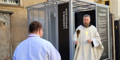 Artykuł: Lodówka społeczna na osiedlu Zatorze otwarta