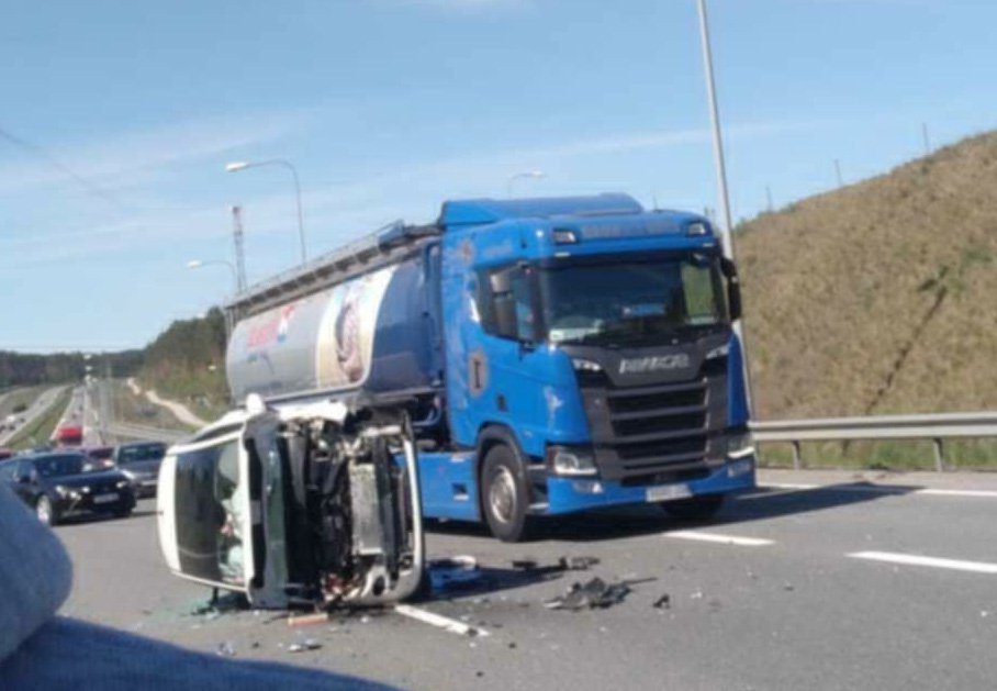 Dachowanie na S51 w stronę Olsztynka. Poszkodowana 22-latka