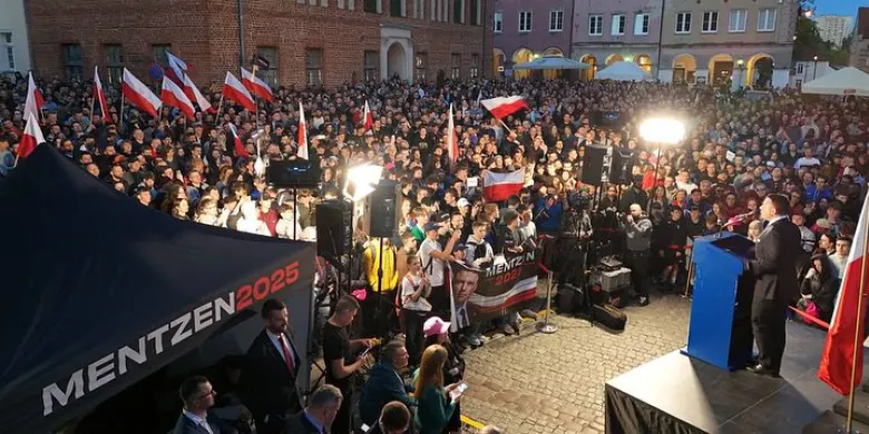 Sławomir Mentzen w Olsztynie: "Tych dwóch starych dziadów wyślemy na emeryturę!"