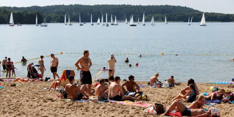Płatne parkowanie nad jeziorem Ukiel? ZDZiT: Decyzje nie zapadły