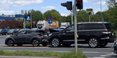 Wypadek pod Galerią Warmińską. 47-latek posłał kobietę na badania [WIDEO]