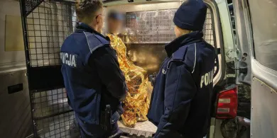 Bosy jak Cejrowski przemierzał okolice dworca w Olsztynie