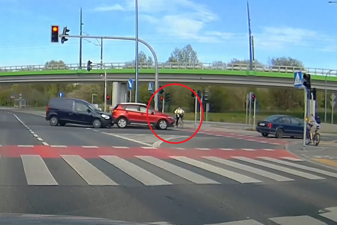 Rowerzystka winna stłuczki na Nagórkach? „Paranoja strachu przed rowerkami” [WIDEO]