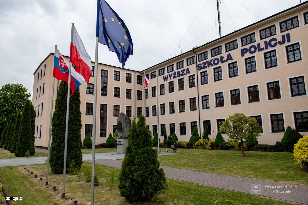 Studenci w Szczytnie z objawami zatrucia. Zajęcia w Akademii Policji wstrzymane