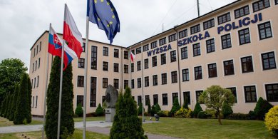 Artykuł: Studenci w Szczytnie z objawami zatrucia. Zajęcia w Akademii Policji wstrzymane