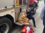 Policjanci pomogli seniorom, którzy ucierpieli w pożarze mieszkania w Olsztynku