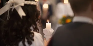 Tort dubajski i smartwatche. Ile zapłacisz za przyjęcie komunijne w 2025 roku?
