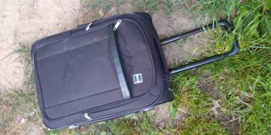 Artykuł: Tajemnicza walizka w krzakach i seria niefortunnych zdarzeń. Zaskakujące działanie olsztyńskich  urzędników