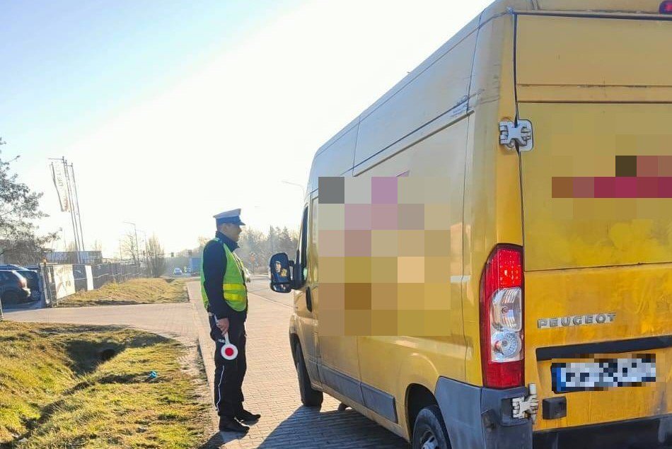 Kurierzy pod lupą olsztyńskiej policji. 120 kontroli, 8 zatrzymanych dowodów