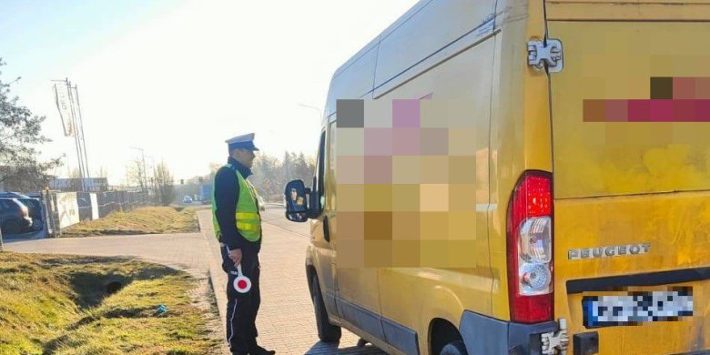 Kurierzy pod lupą olsztyńskiej policji. 120 kontroli, 8 zatrzymanych dowodów