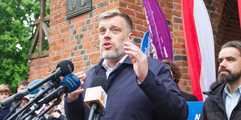 Ostatni dzień kampanii prezydenckiej. Adrian Zandberg w Olsztynie: "Wyborcy nie są frajerami!" [ZDJĘCIA]
