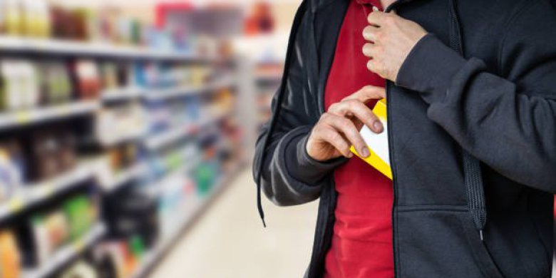 Najnowsze dane nie pozostawiają złudzeń. Kradzieże w sklepach wciąż plagą dla handlu