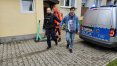 Mężczyzna, który chodził po dachu wieżowca w Olsztynie został przewieziony na badania