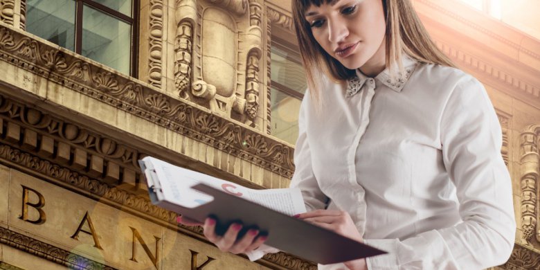 Ponad 20% Polaków, zaciągając zobowiązanie finansowe, nie sprawdza treści umowy