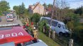 W Łęgajnach kierowca szkolnego busa stracił panowanie nad pojazdem i potrącił pieszą
