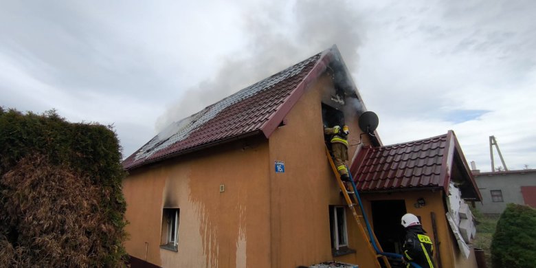 Kuchenka gazowa przyczyną pożaru w Stawigudzie. Poszkodowana 68-letnia kobieta
