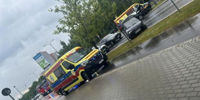Artykuł: Podmienione tablice i kolizja. 36-latek na ul. Pstrowskiego w Olsztynie uczył, jak narobić sobie przypału