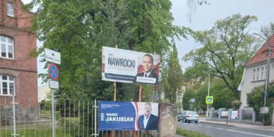 Upolitycznione liceum? Banery prawicowych kandydatów na terenie szkoły katolickiej w Biskupcu
