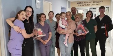 Artykuł: 3,5-letnia pacjentka Wojewódzkiego Specjalistycznego Szpitala Dziecięcego w Olsztynie wygrała walkę z chorobą. Maja zadzwoniła w „dzwon zwycięstwa”