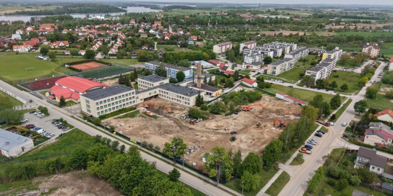 Inwestycja za 13 mln zł idzie zgodnie z planem. W Mikołajkach powstaje strefa edukacyjno-rekreacyjna [ZDJĘCIA]
