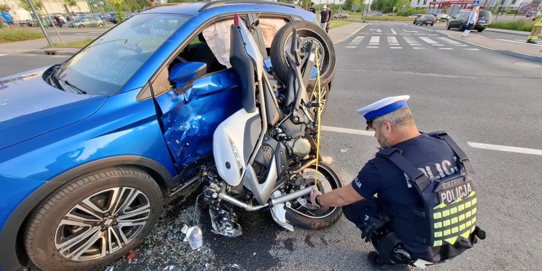 28-latek nie ustąpił pierwszeństwa motocykliście na ul. Płoskiego w Olsztynie [ZDJĘCIA]