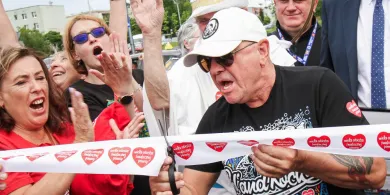 W Olsztynie jest plac WOŚP. Jerzy Owsiak przeciął wstęgę [ZDJĘCIA]