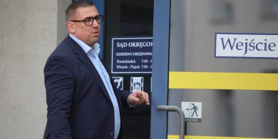 Artykuł: W Olsztynie trwa proces Helpera. Agent Tomek nie przyznaje się do winy