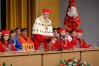 Rektor Jerzy Przyborowski (przed mikrofonem) podkreślał podczas przemówienia także, iż uniwersytet powinien stanowić miejsce, w którym wszystko jest „spięte klamrą odpowiedzialności”