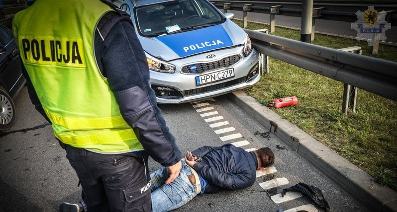 Pościg za pijanym kierowcą mercedesa w Stawigudzie