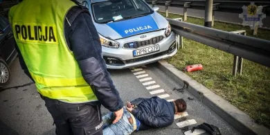 Pościg za pijanym kierowcą mercedesa w Stawigudzie