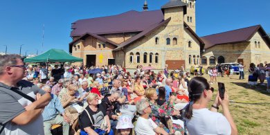 Artykuł: Za nami rodzinny festyn na Jarotach. Wspominali patrona ważnej ulicy [ZDJĘCIA]