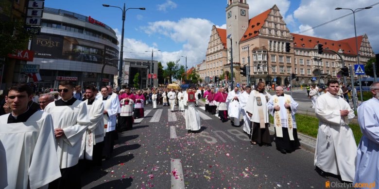Centralna procesja Bożego Ciała w Olsztynie [ZDJĘCIA]