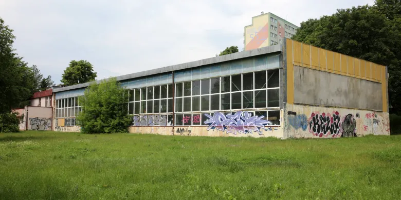 Kto kupi halę sportową w parku Kusocińskiego? "Byliśmy dogadani" [ZDJĘCIA]