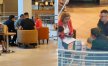 Teresa Astramowicz-Leyk, która w ostatnich wyborach weszła z listy Koalicji Obywatelskiej została zauważona w centrum handlowym Aura w towarzystwie radnych Prawa i Sprawiedliwości