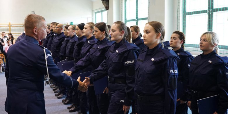 12 kobiet i 8 mężczyzn. Za nami kolejne ślubowanie nowych policjantów Warmii i Mazur [ZDJĘCIA]