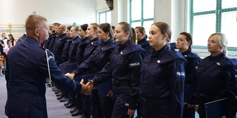 12 kobiet i 8 mężczyzn. Za nami kolejne ślubowanie nowych policjantów Warmii i Mazur [ZDJĘCIA]