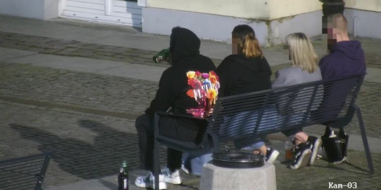 Olsztyn. Nocne piwko w plenerze zakończyła wizyta straży miejskiej