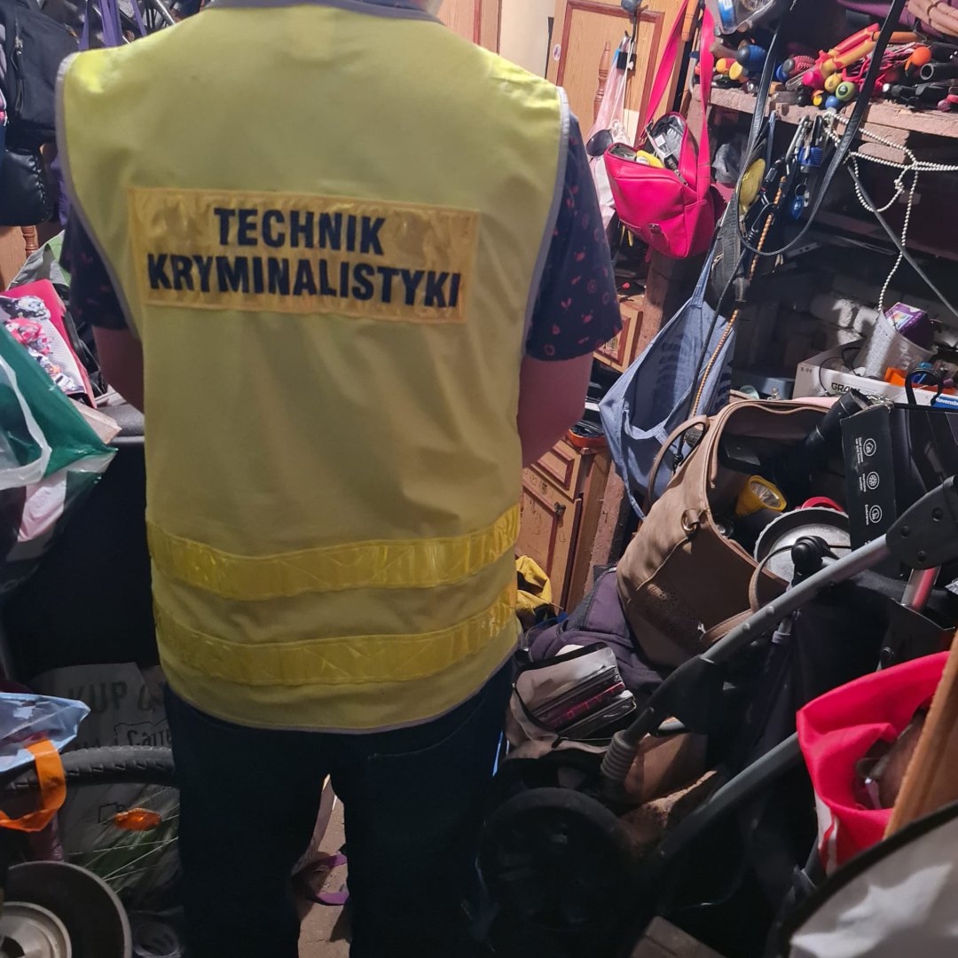 38-latek okradał niezamknięte samochody w Ostródzie. W piwnicy miał towar wart tysiące złotych