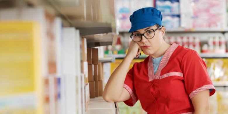 Podejście do pracy pokolenia Z. Czytelniczka niezadowolona z obsługi. „Wyglądała, jakby była tam za karę”