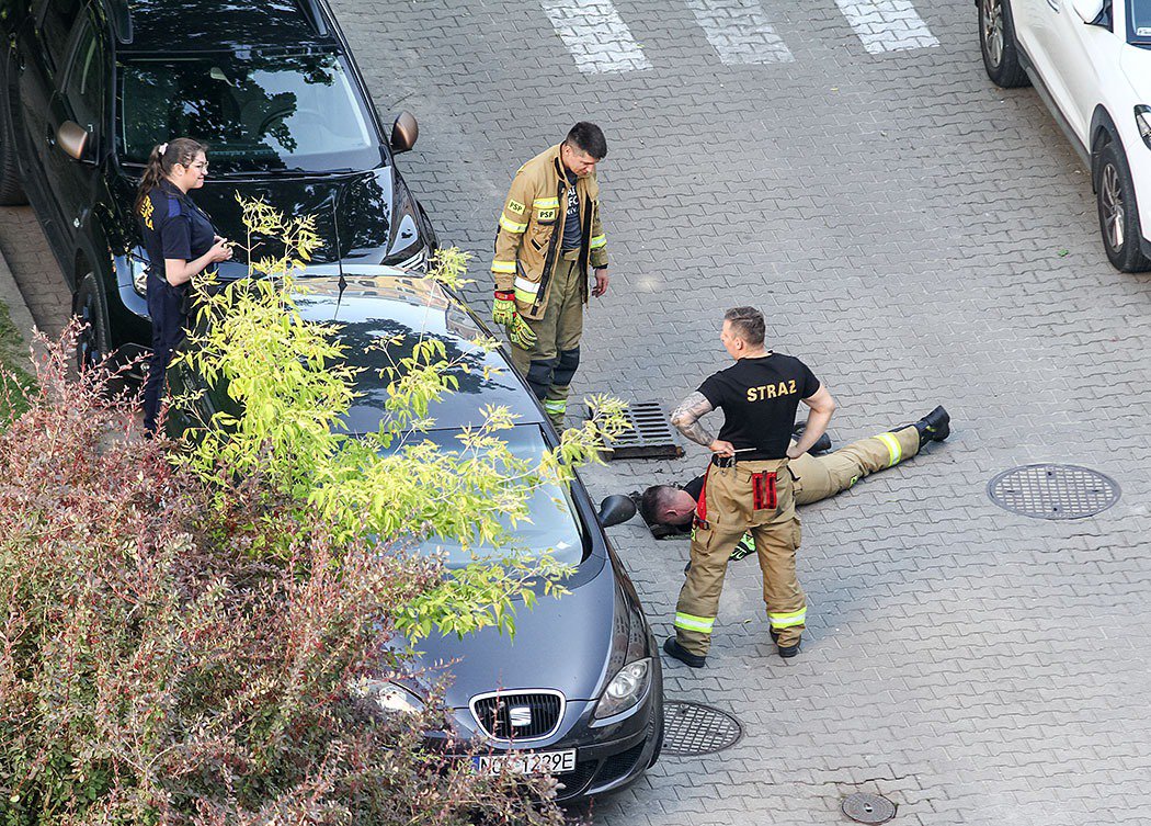 Nagórki. Zwierzę znalazło się w potrzasku. Pomogli strażacy