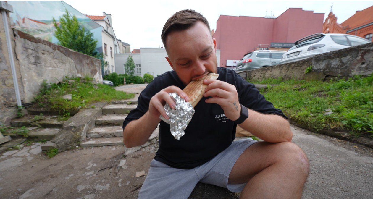 „Absolutnie nie przyjeżdżajcie do Olsztyna na kebab”. Znany youtuber, Książulo gorzko o miejscowych lokalach [WIDEO]