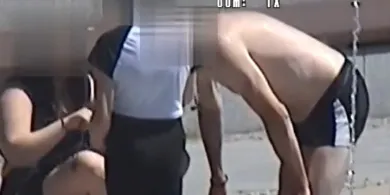 Olsztyn. Rozebrał się do bokserek i robił to w miejskiej fontannie [WIDEO]