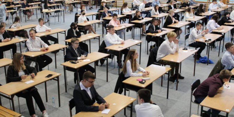 Egzamin ośmioklasisty 2025. Znamy wyniki. Uczniowie z Warmii i Mazur nie wypadli najlepiej
